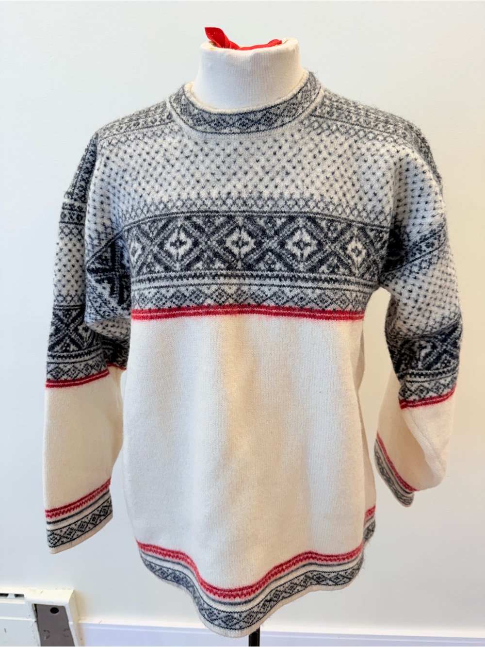 Vintage NORWEGIAN DESIGNS men’s fair isle ski sweater heavy knit wool red black